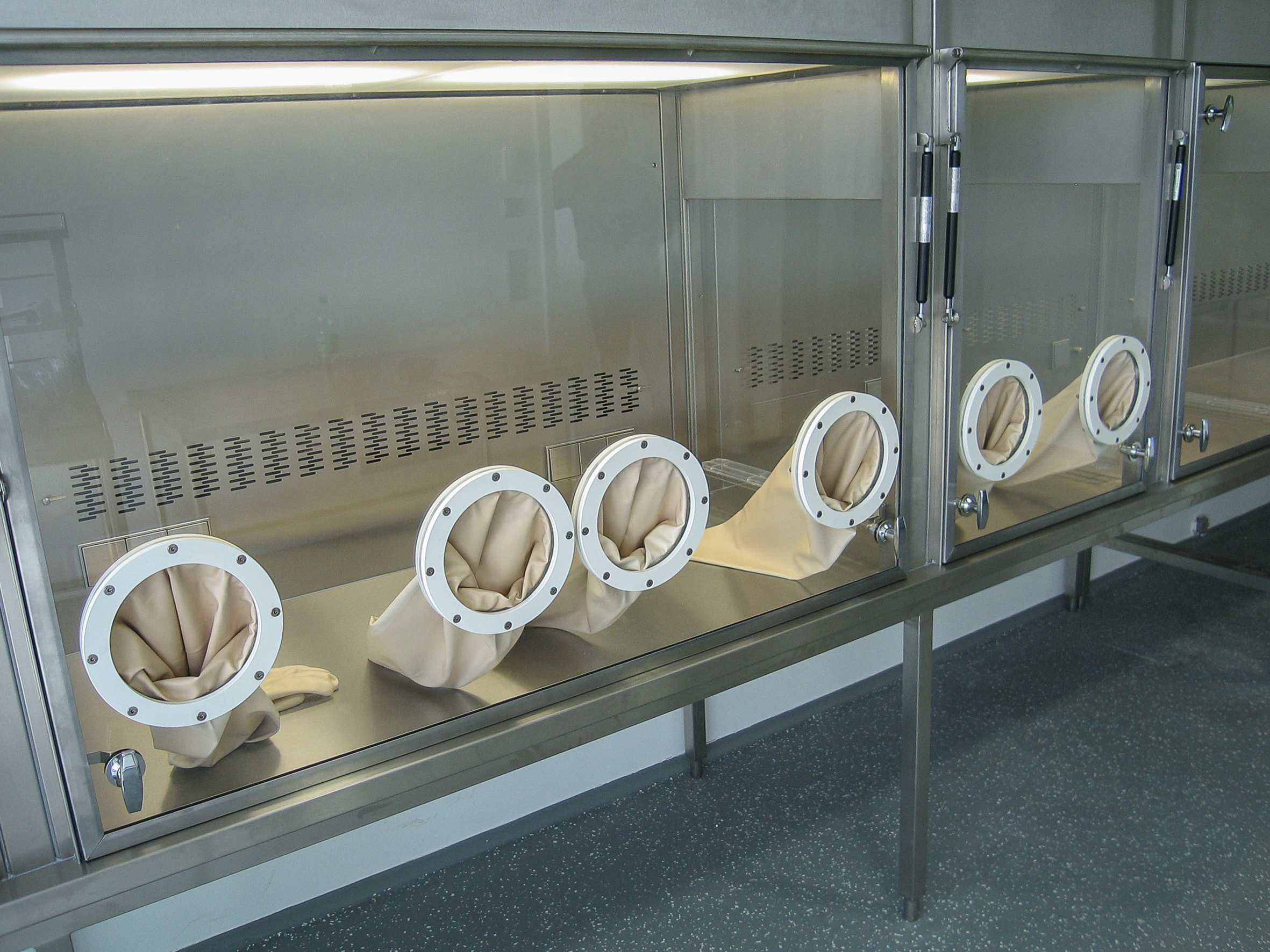 Machine covers, protective covers, protective hoods for machines