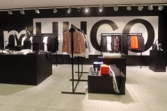 Innovative store design by REMOS GmbH with exclusive business concepts, aesthetic space design, and efficient utilization.