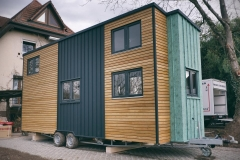 Modular houses from REMOS GmbH with customizable room concepts and energy-efficient construction.