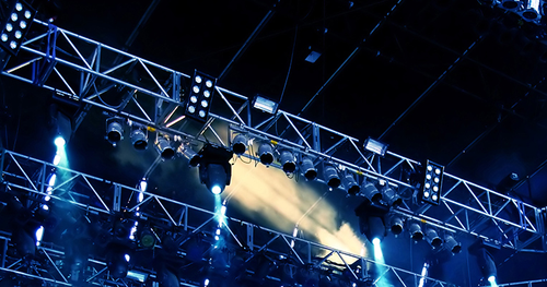 Aluminum traverse systems for stage construction, trade fair stands, and event lighting rental