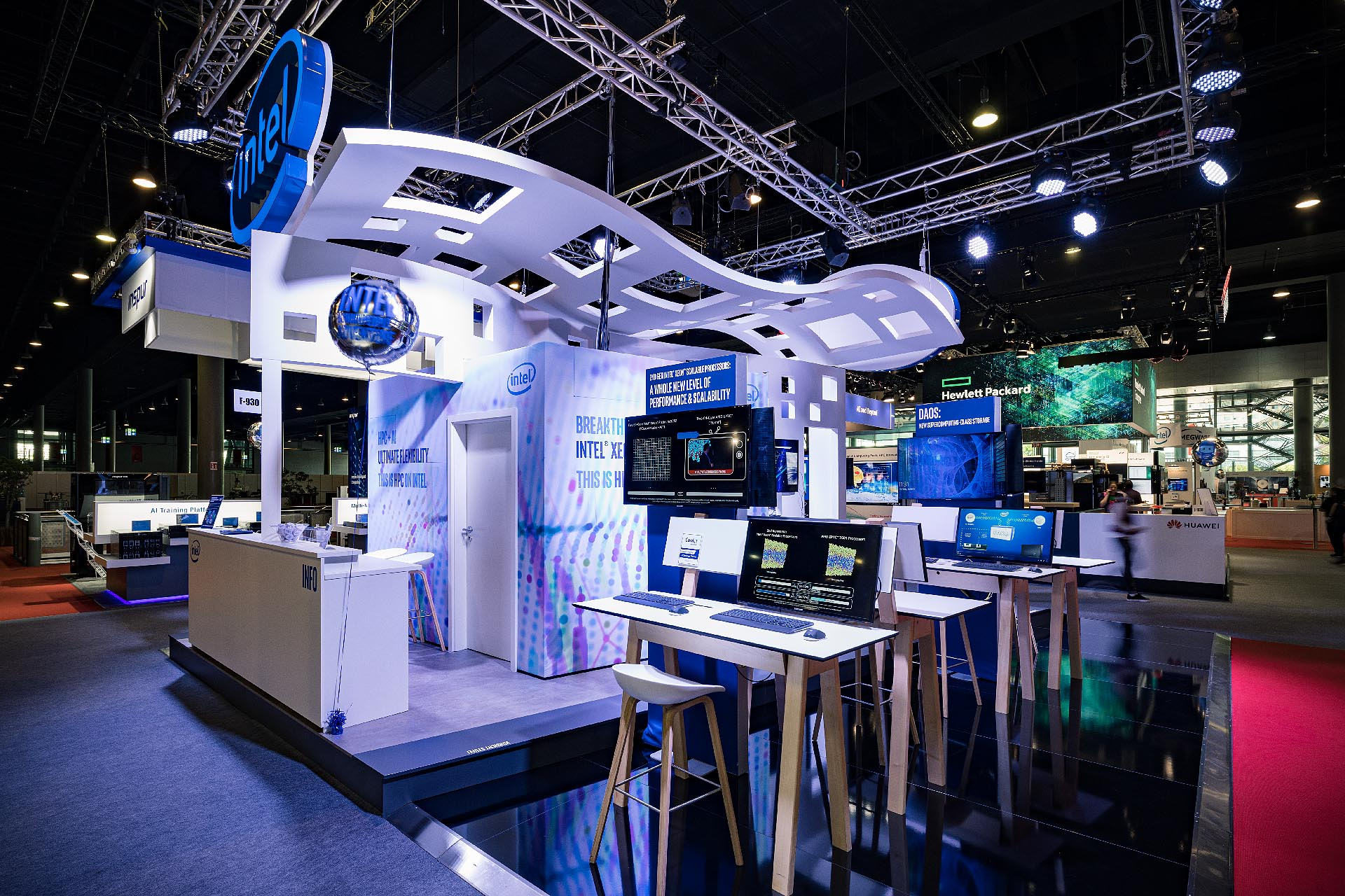 CI-compliant trade fair stand design – consistently implemented brand identity
