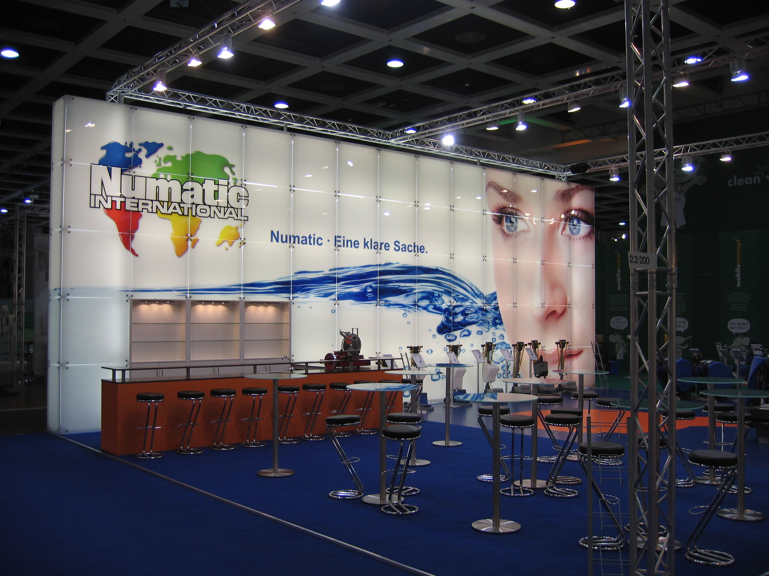 Exhibition Construction Assembly & Dismantling: Efficient Setup and Teardown with Professional Teams and Secure Execution