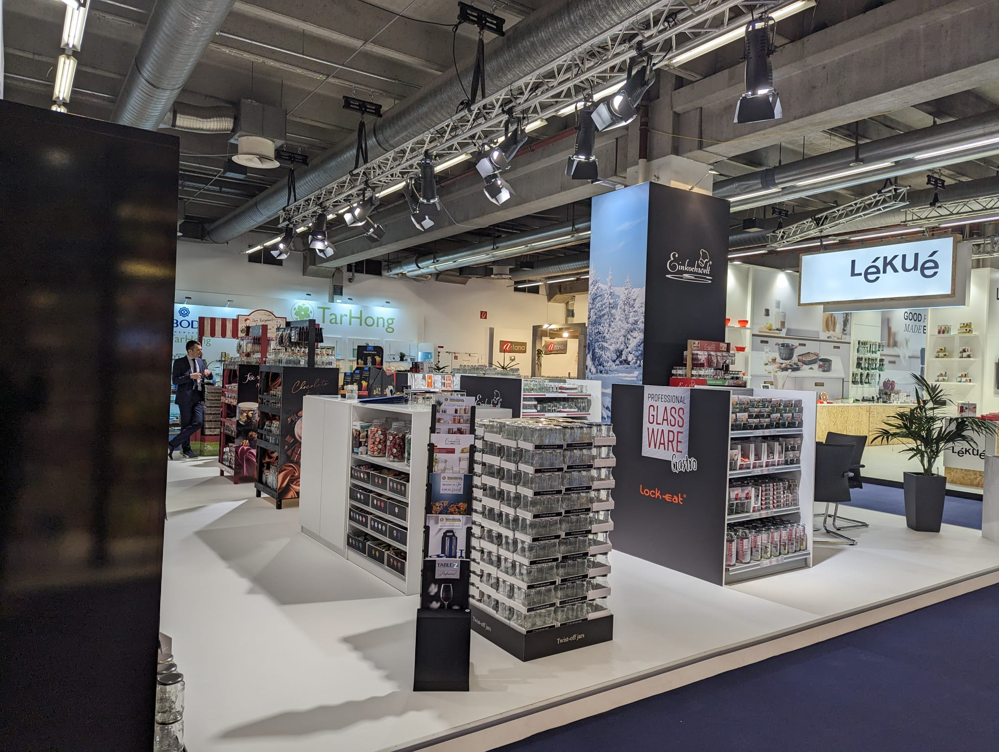 Logistics & Storage for Trade Show Exhibits – Efficient Transport and Interim Storage