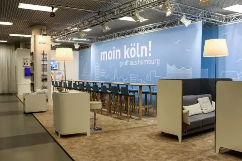 System stands, conventional exhibition stands, and hybrid constructions