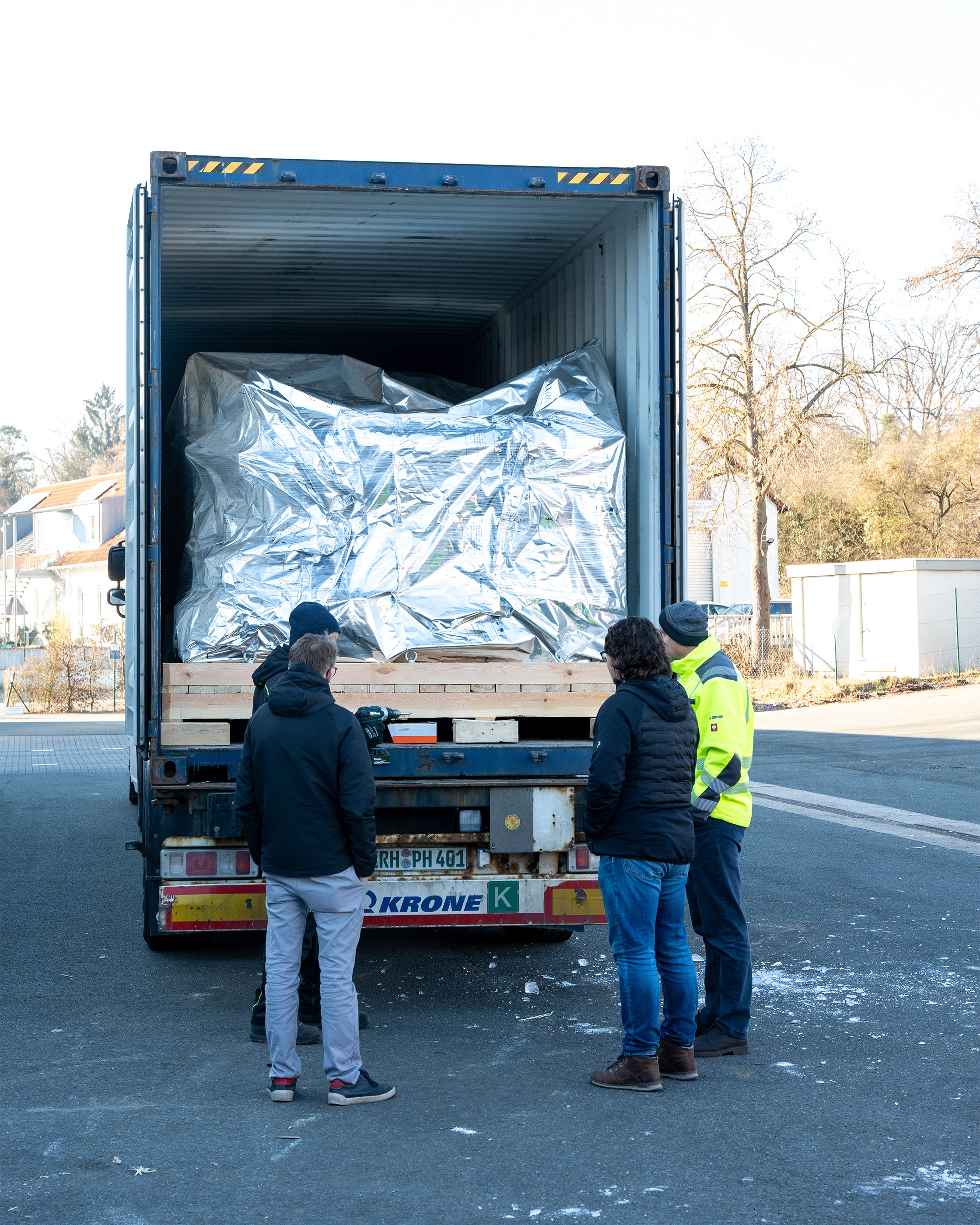 Overseas packaging for secure transport